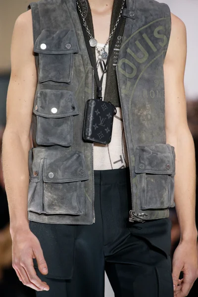 Look 28